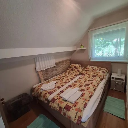 Orszag Apartmanhaz *