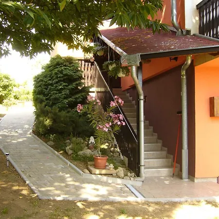Orszag Apartmanhaz